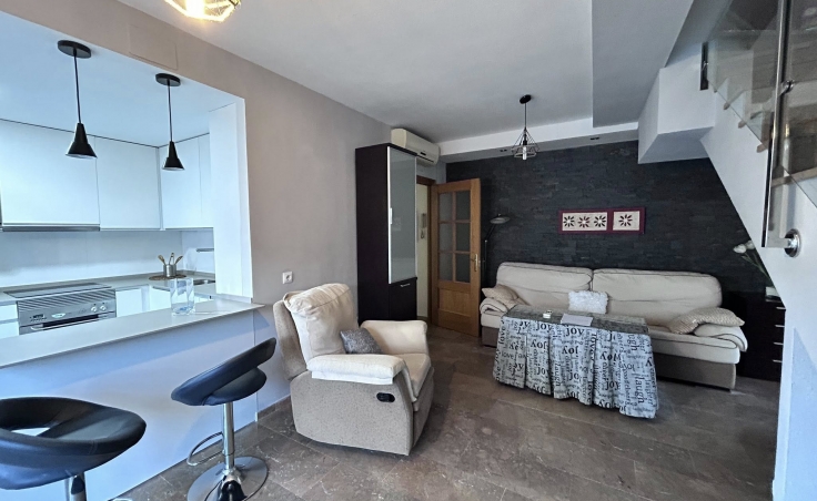 VENTA DUPLEX EN BARRIADA DE LLERA